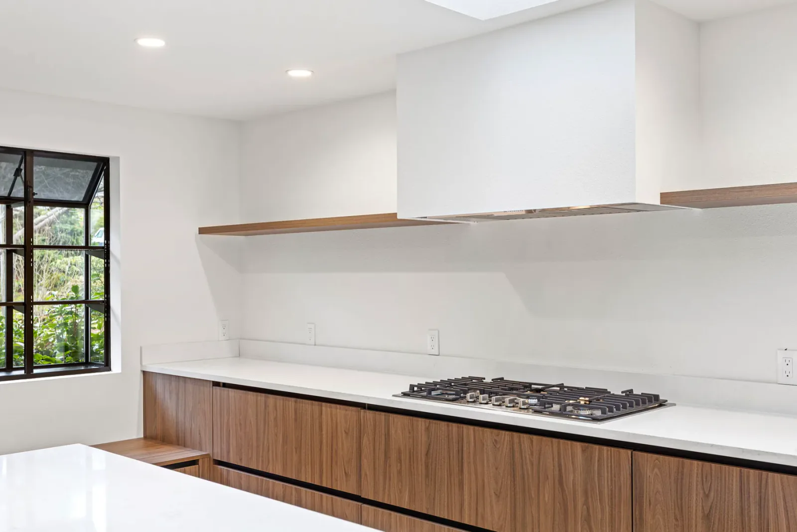 Finished kitchen in Bellevue, WA, view 3