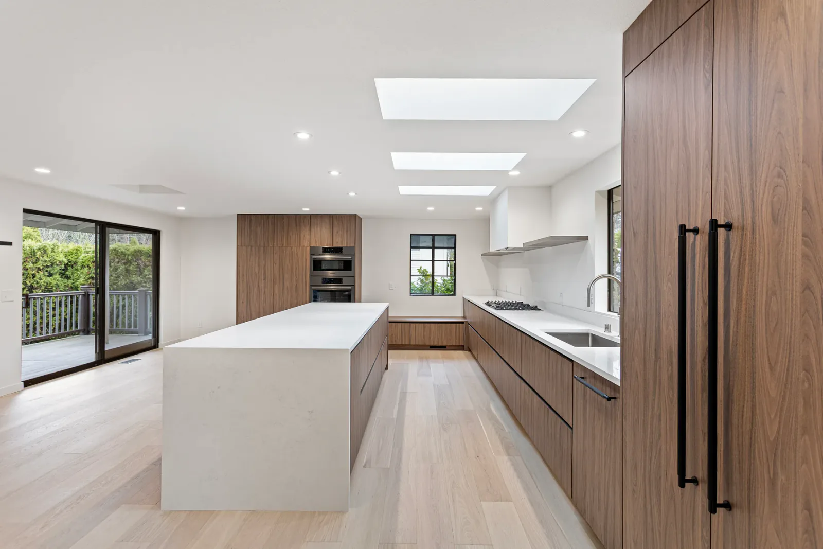 Finished kitchen in Bellevue, WA, view 8