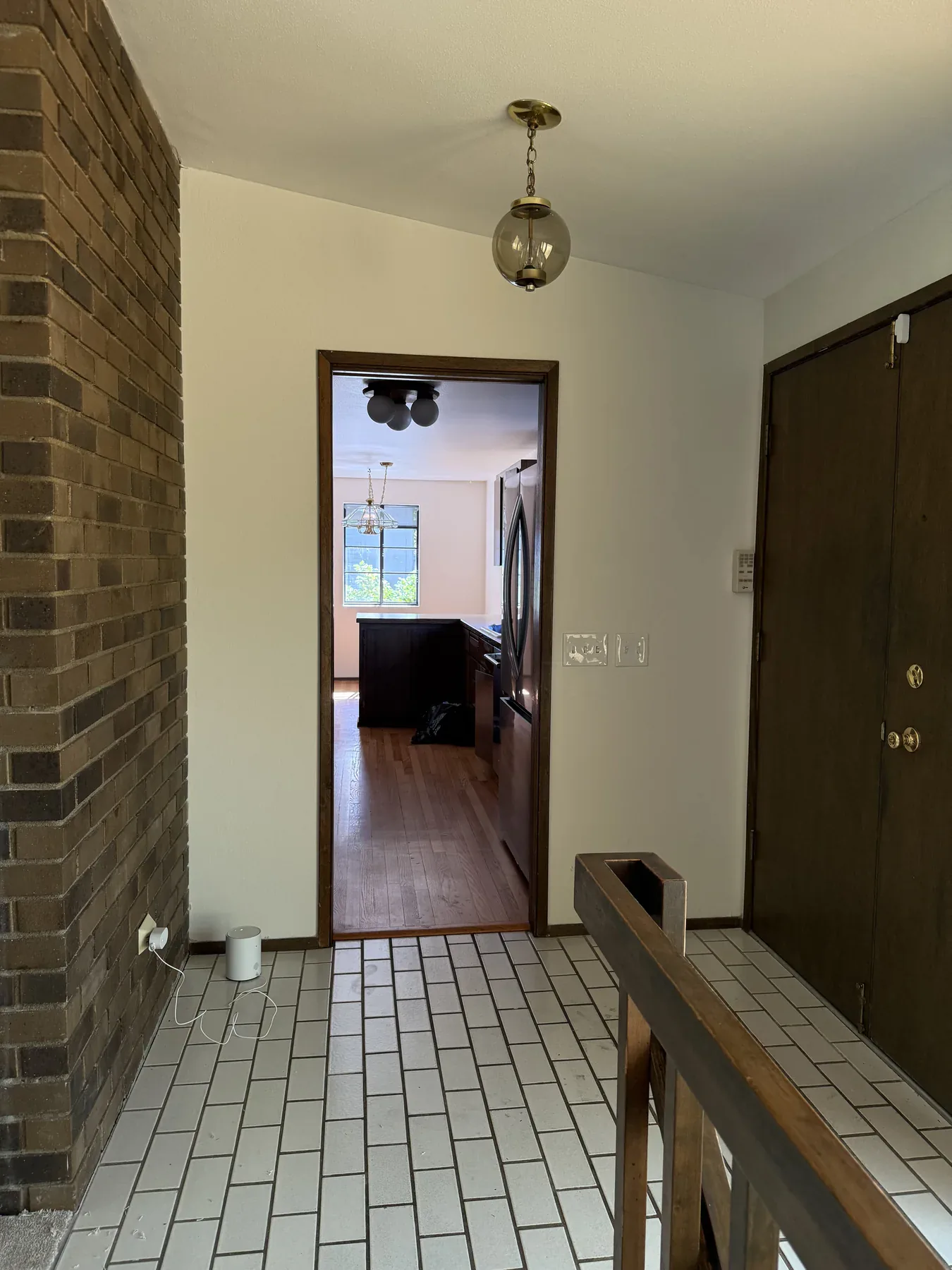 Old Bellevue entry hall before remodeling