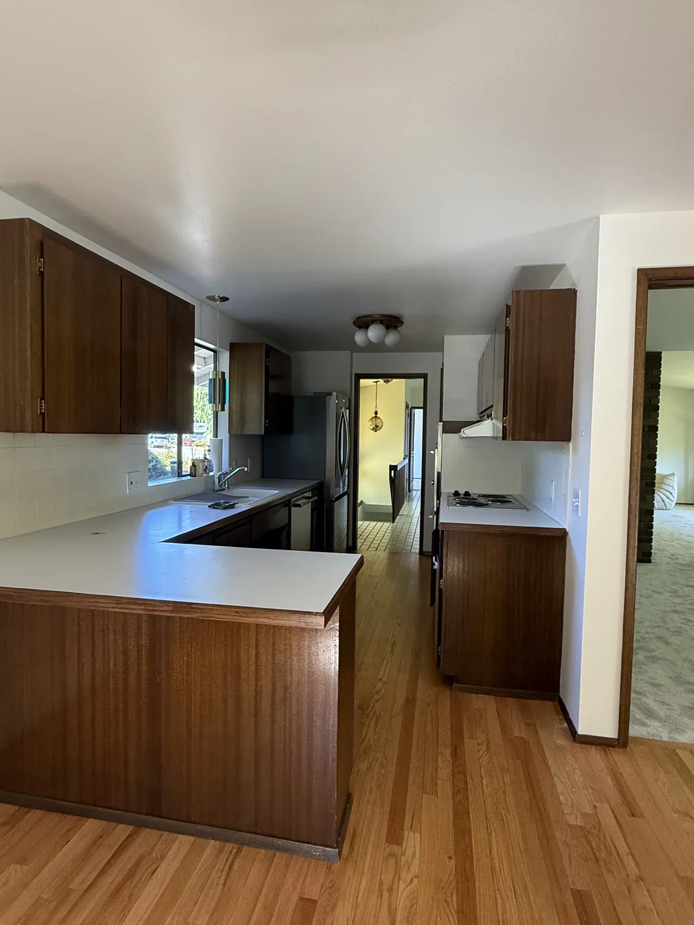 Old Bellevue kitchen peninsula before remodeling