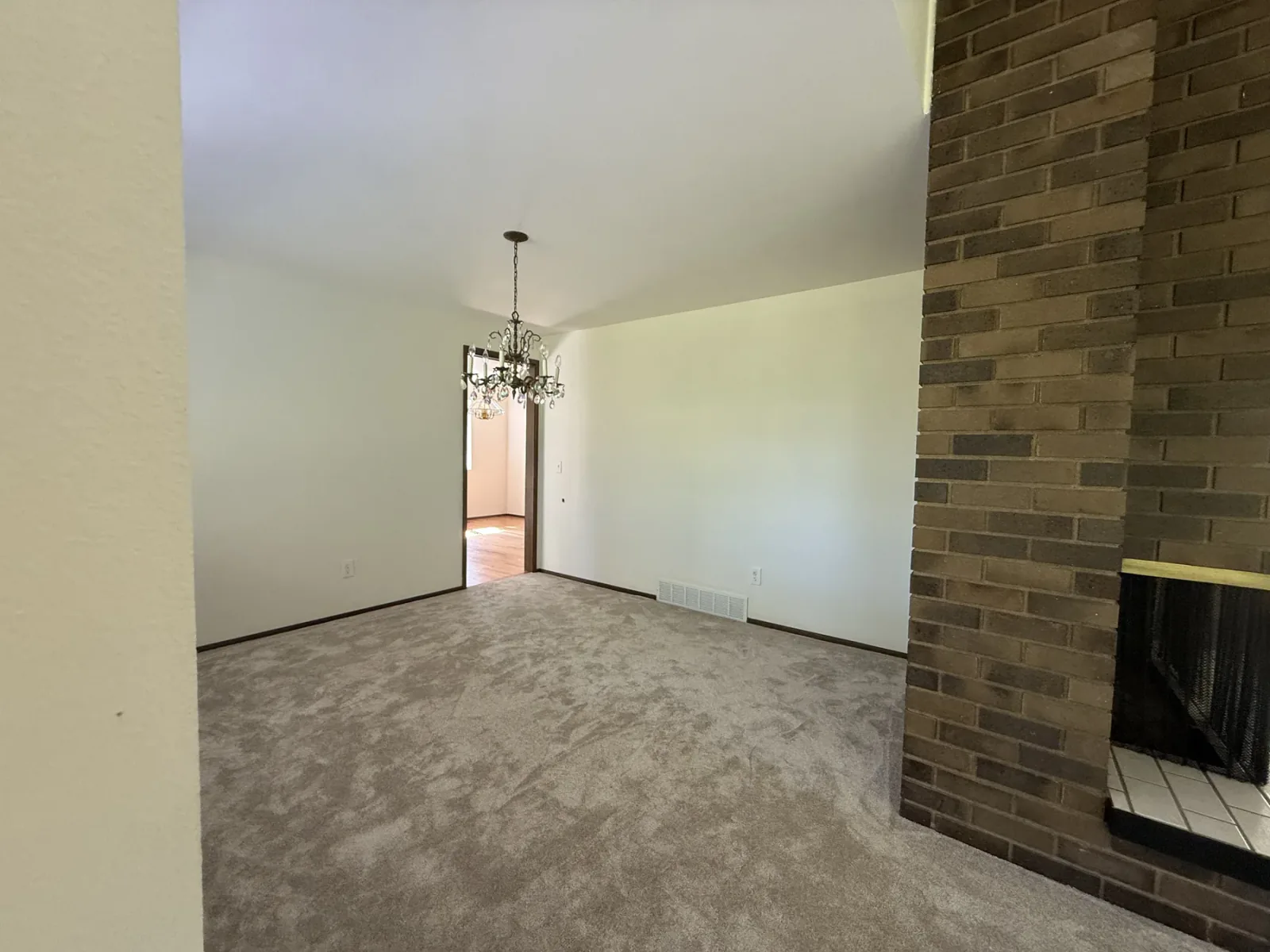 Old Bellevue living room fireplace before remodeling