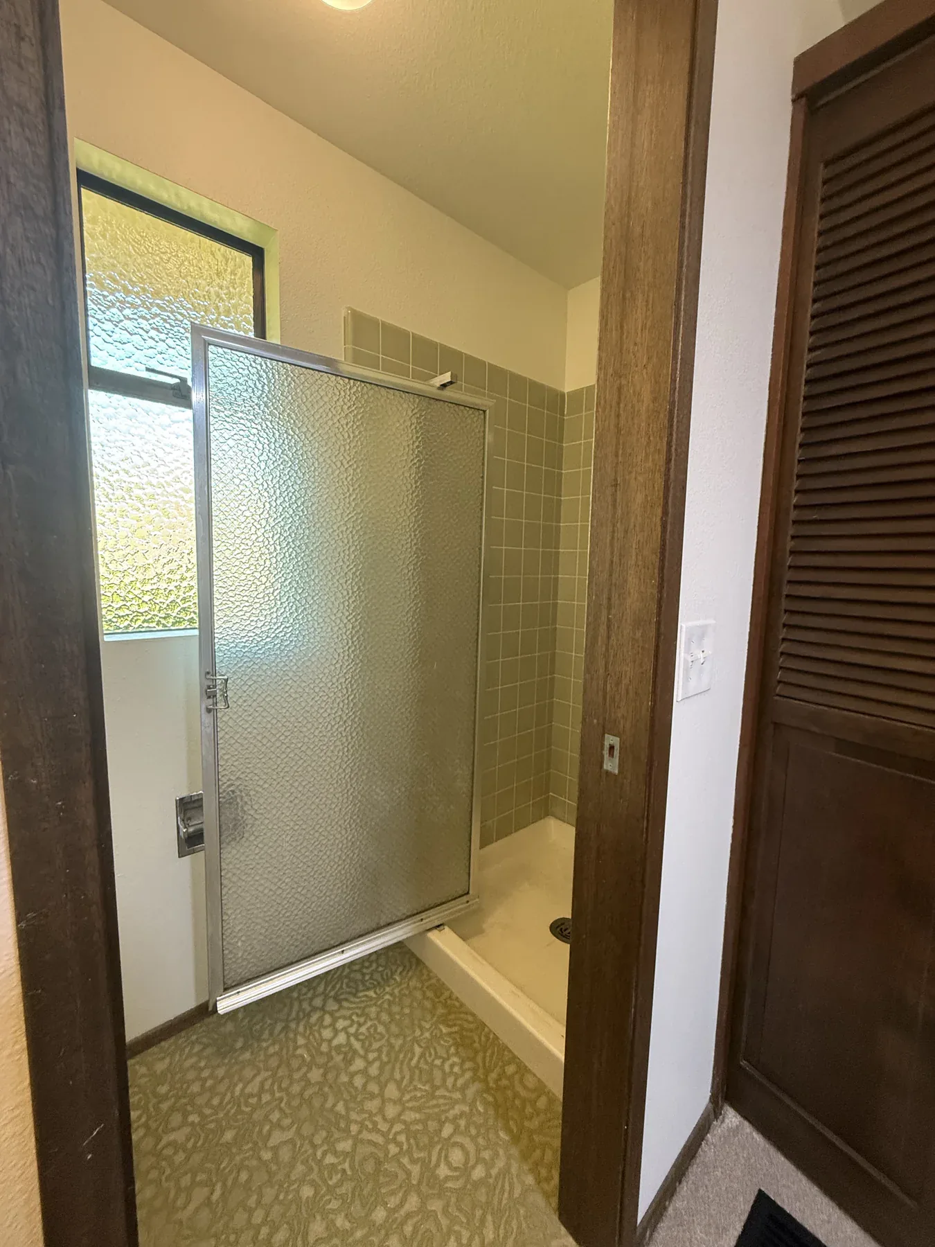 Old Bellevue Primary Bathroom shower before remodeling
