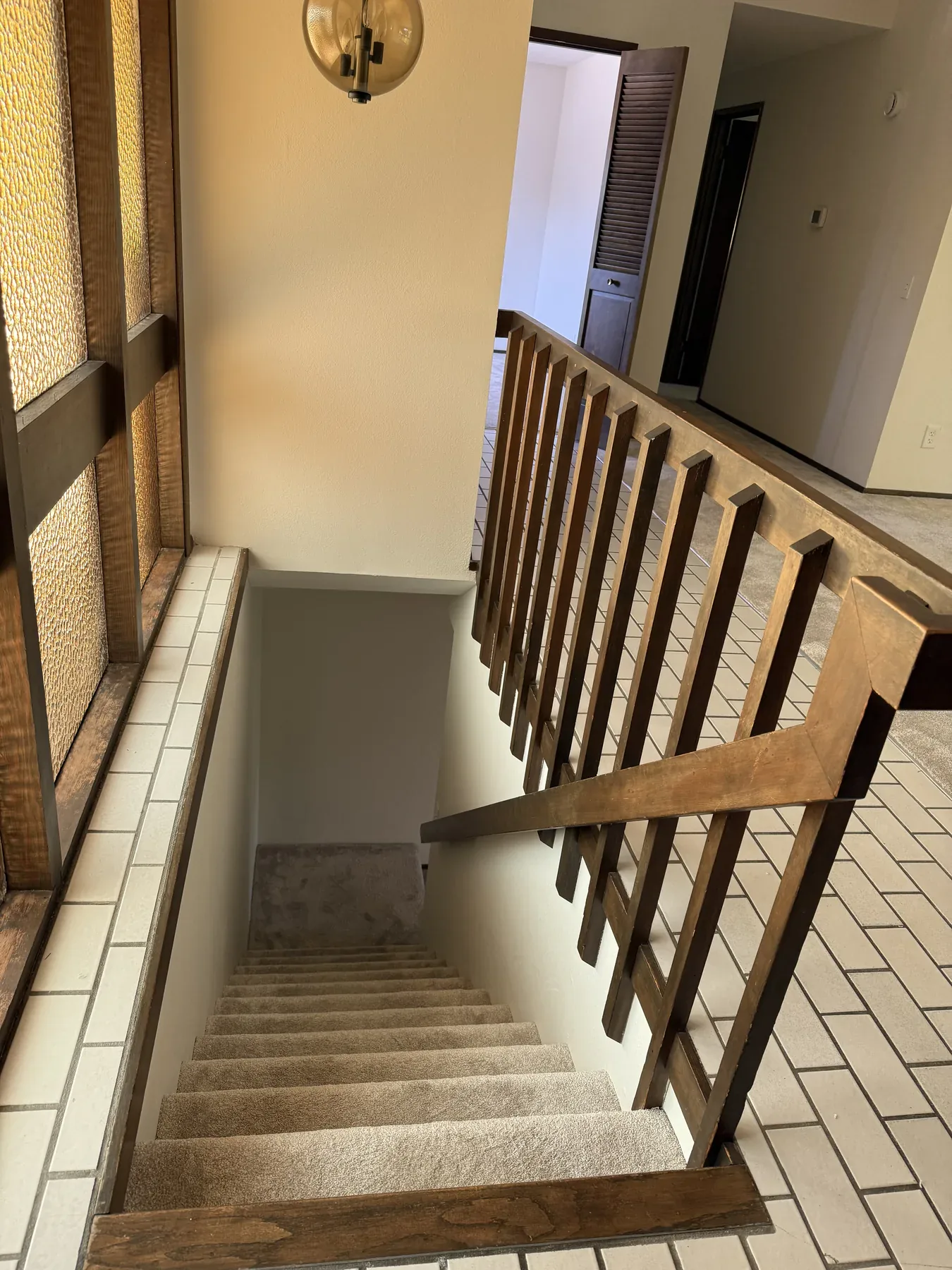 Old Bellevue staircase before remodeling