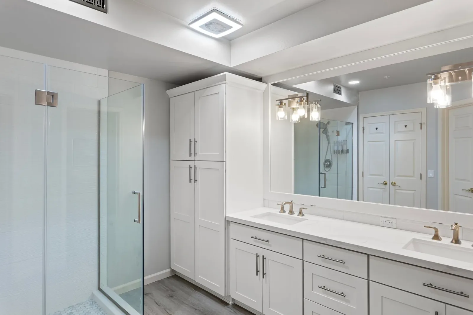 Finished bathroom in Bellevue, WA, view 2