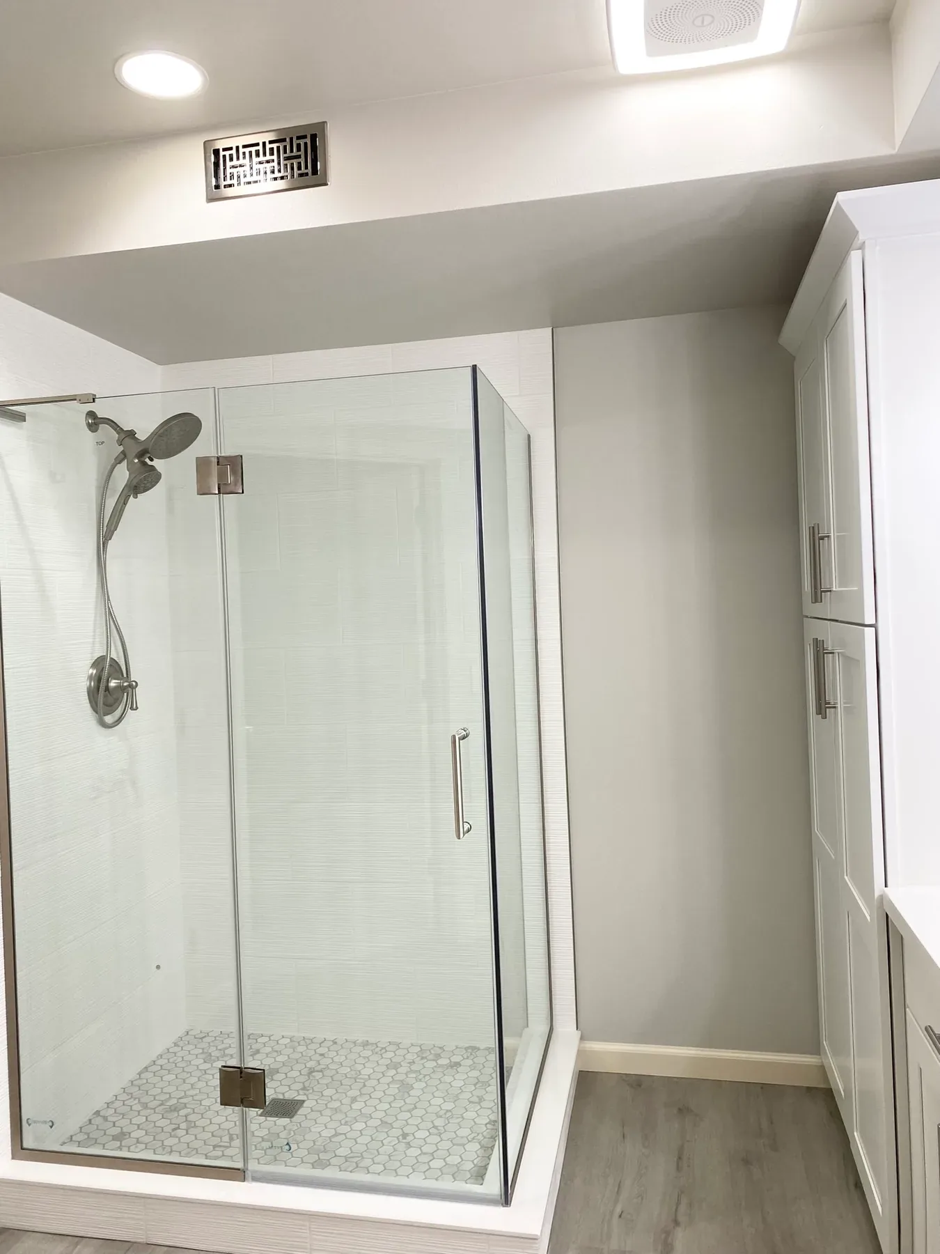 Finished bathroom in Bellevue, WA, view 4