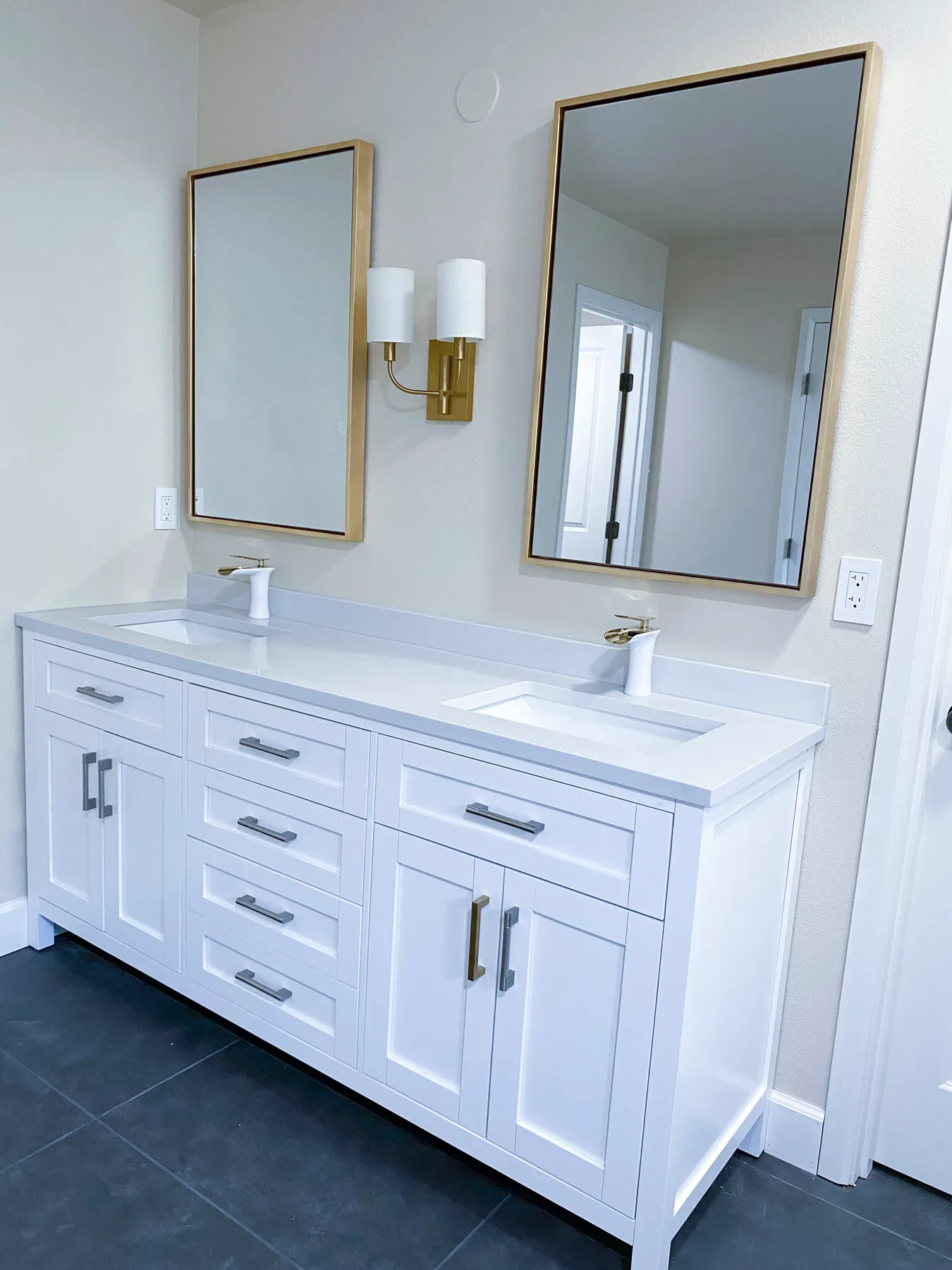 Finished primary bathroom in Issaquah, WA, view 4