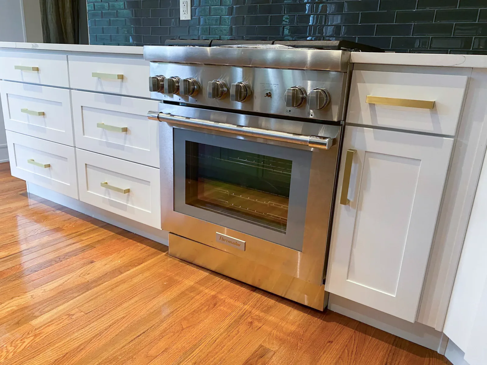 Finished kitchen in Issaquah, WA, view 2