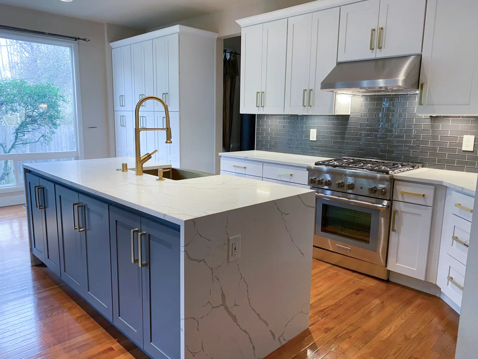 Finished kitchen in Issaquah, WA, view 6