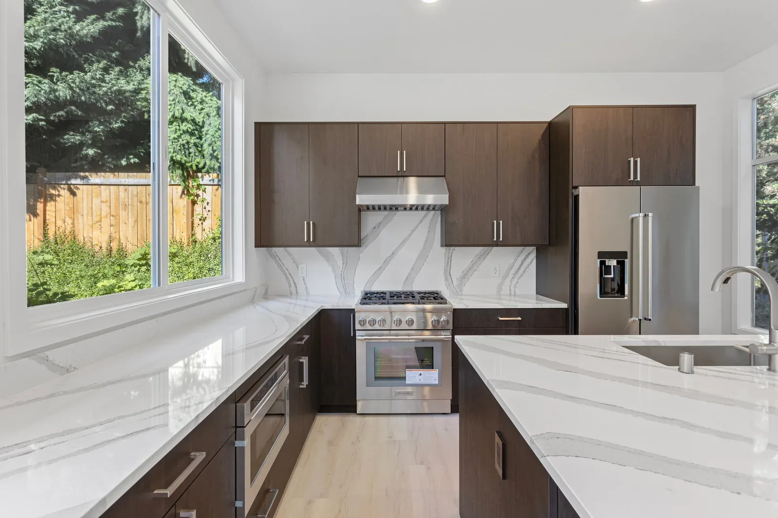 Cooking wall and stone surfaces in the finished Kirkland kitchen