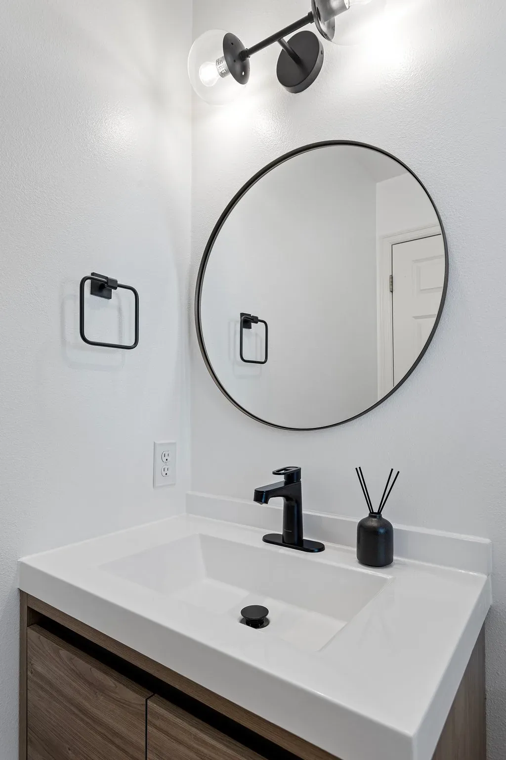 Finished bathroom in Kirkland, WA, view 10